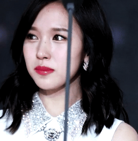 트와이스 움짤 연예인 아이돌 걸그룹 가수 일본 예쁜 미나 시상식 눈물 1위 보석 우는 모습 울음