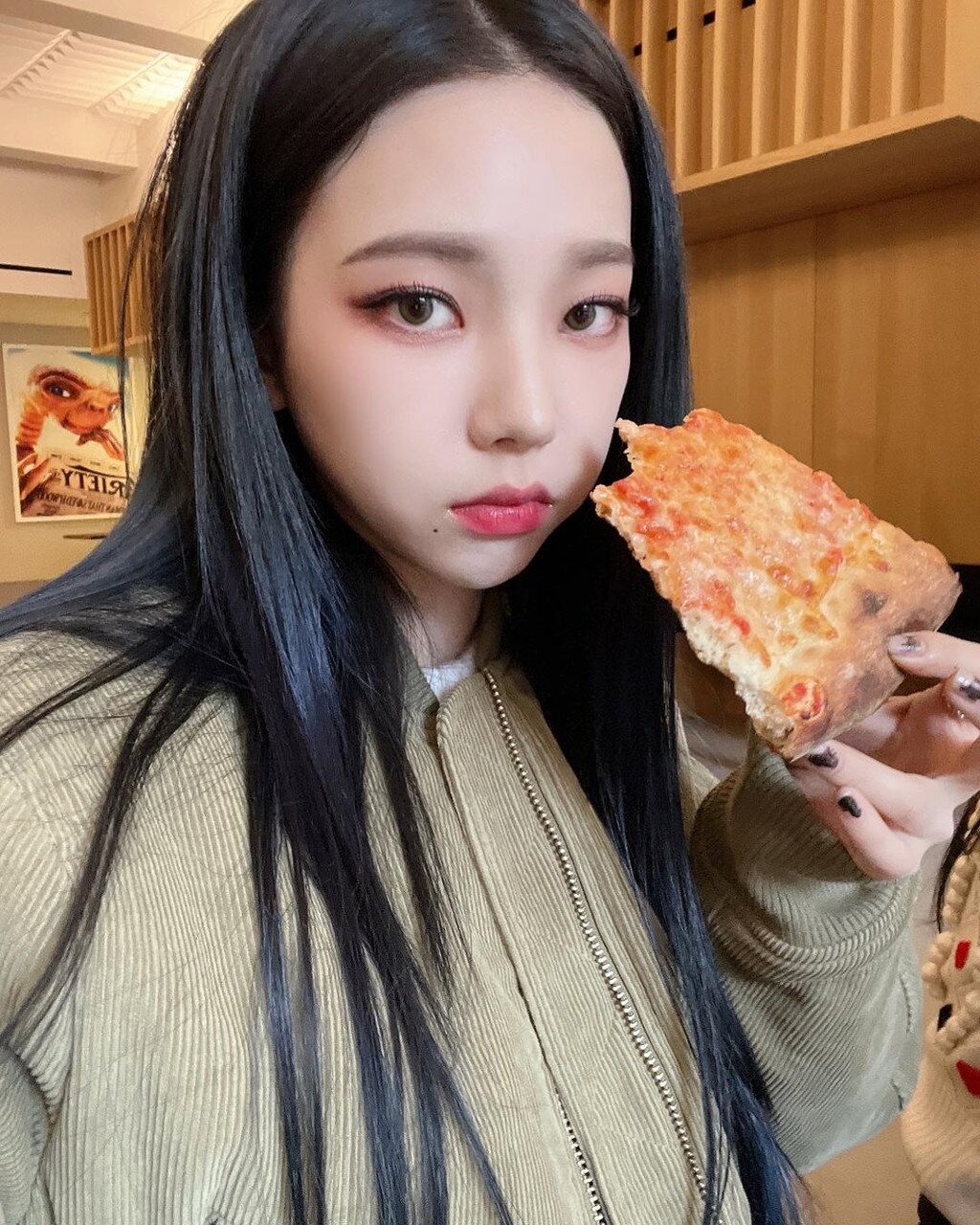 카리나 셀카 짤방 여친짤 에스파 예쁜 아이돌 걸그룹 AESPA Karina