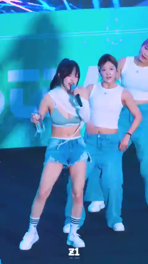 물뿌리며 골반 터는게 예사롭지 않은 시그니처 지원