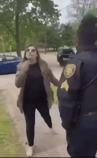 경찰 능욕하는 女.