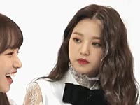 못마땅 장원영 사쿠라 아이즈원 정색 째려봄 불편 표정