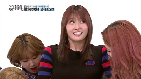 0 모모살려 살려줘 근데귀엽 긴장