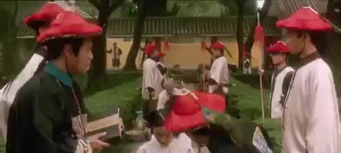 여자 죄수들을 처리하는 주성치.