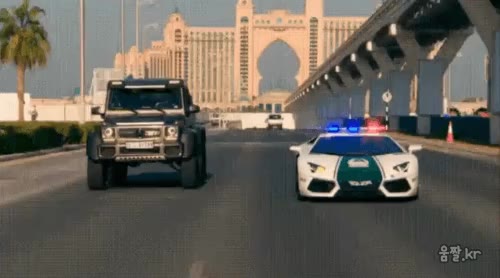 두바이의 흔한 람보르기니.gif 두바이 경찰 람보르기니