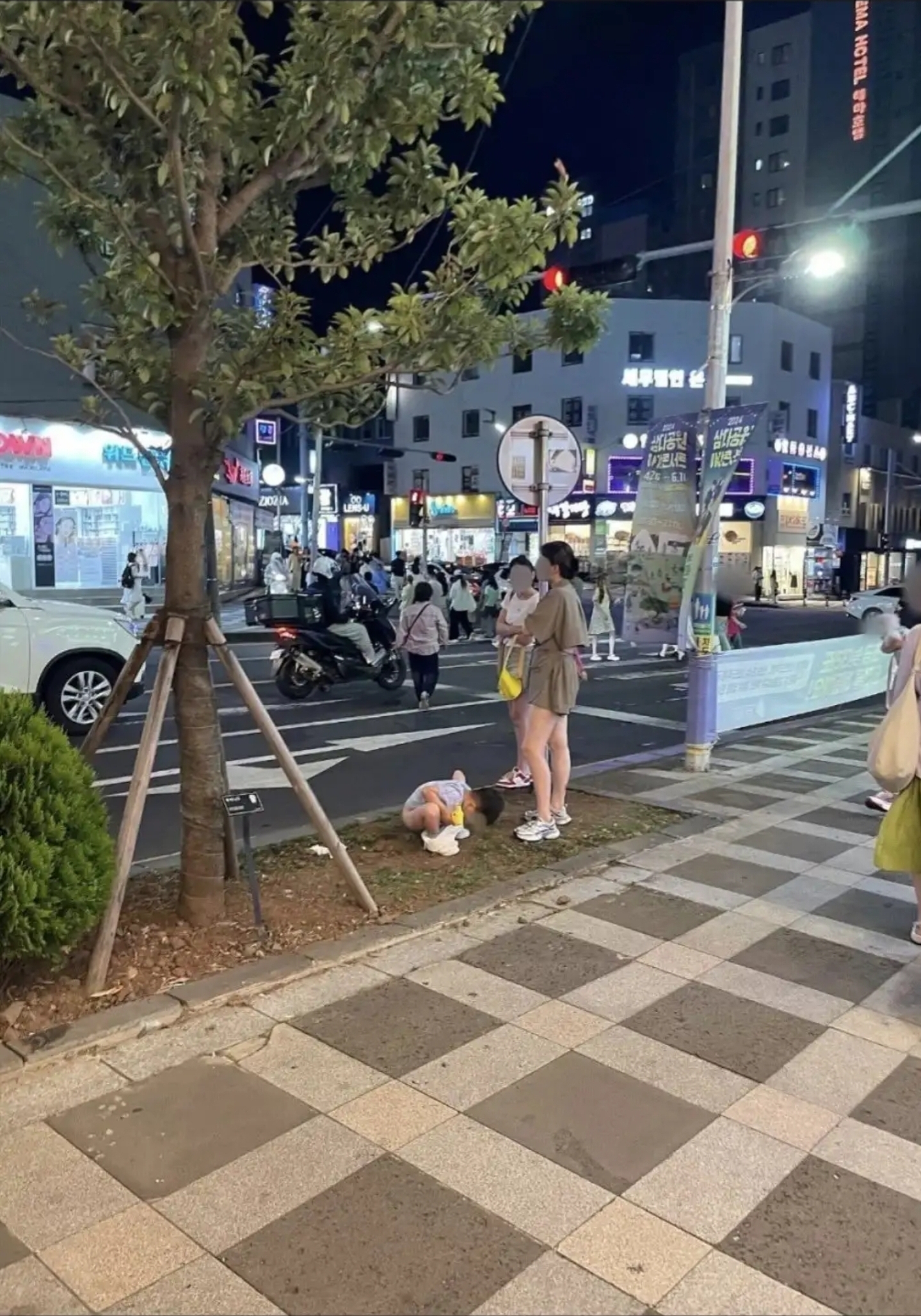 ㅎㅎㅎ 아이 길거리 노상방뇨 급똥 황당 당황 충격 실화 근황