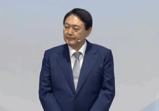 윤석열 대통령 눈감음 침묵 생각 명상 정치인