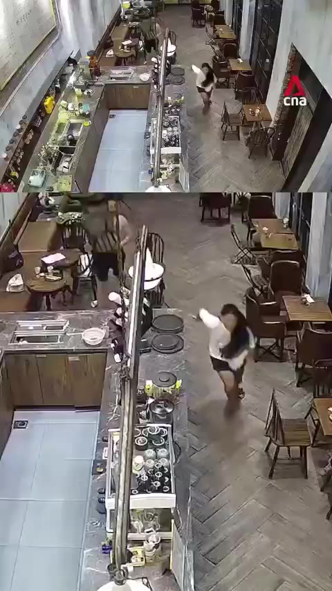 카페 상의탈의 난동 빌런 분노 조절 장애 CCTV 사건 사고