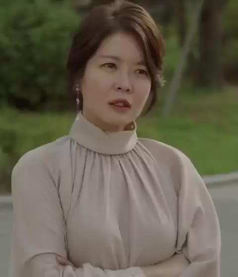 김여진 갸우뚱 ??? 내 뒤에 테리우스