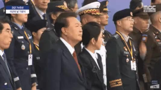 심기불편 한동훈 윤석열 박수 영혼없는 정색 어색 국군의날 정치