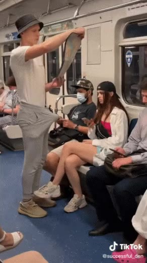 대물 지하철 바지 돌출 당황 경악 몰카 리액션 웃긴짤