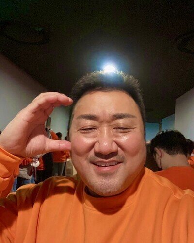 마동석 얼굴하트 하트