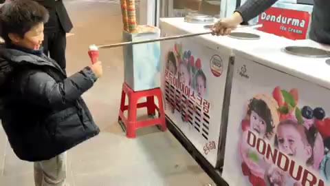 터키 아이스크림 줬다뺏기 치사
