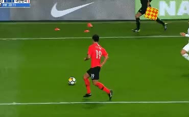 김영권 미끄러지는 장면.gif 축구 수비오픈 넘어짐 미끄럼 김영권
