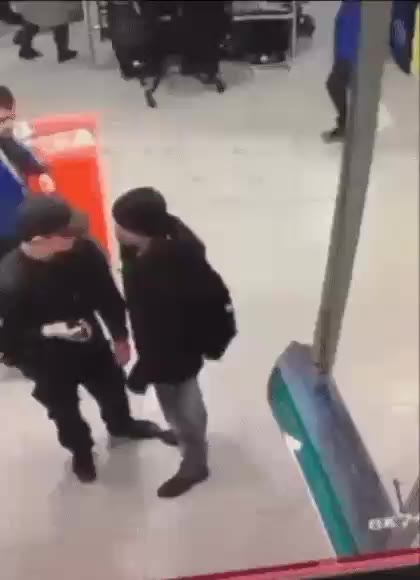 경호원 때렸다가 역관광