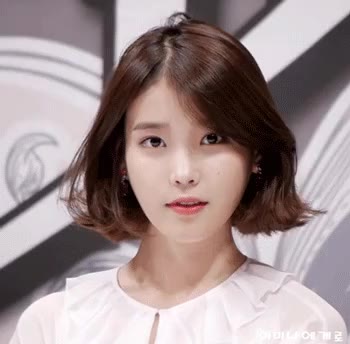 갸우뚱 움짤 갸우뚱 고개 아이유