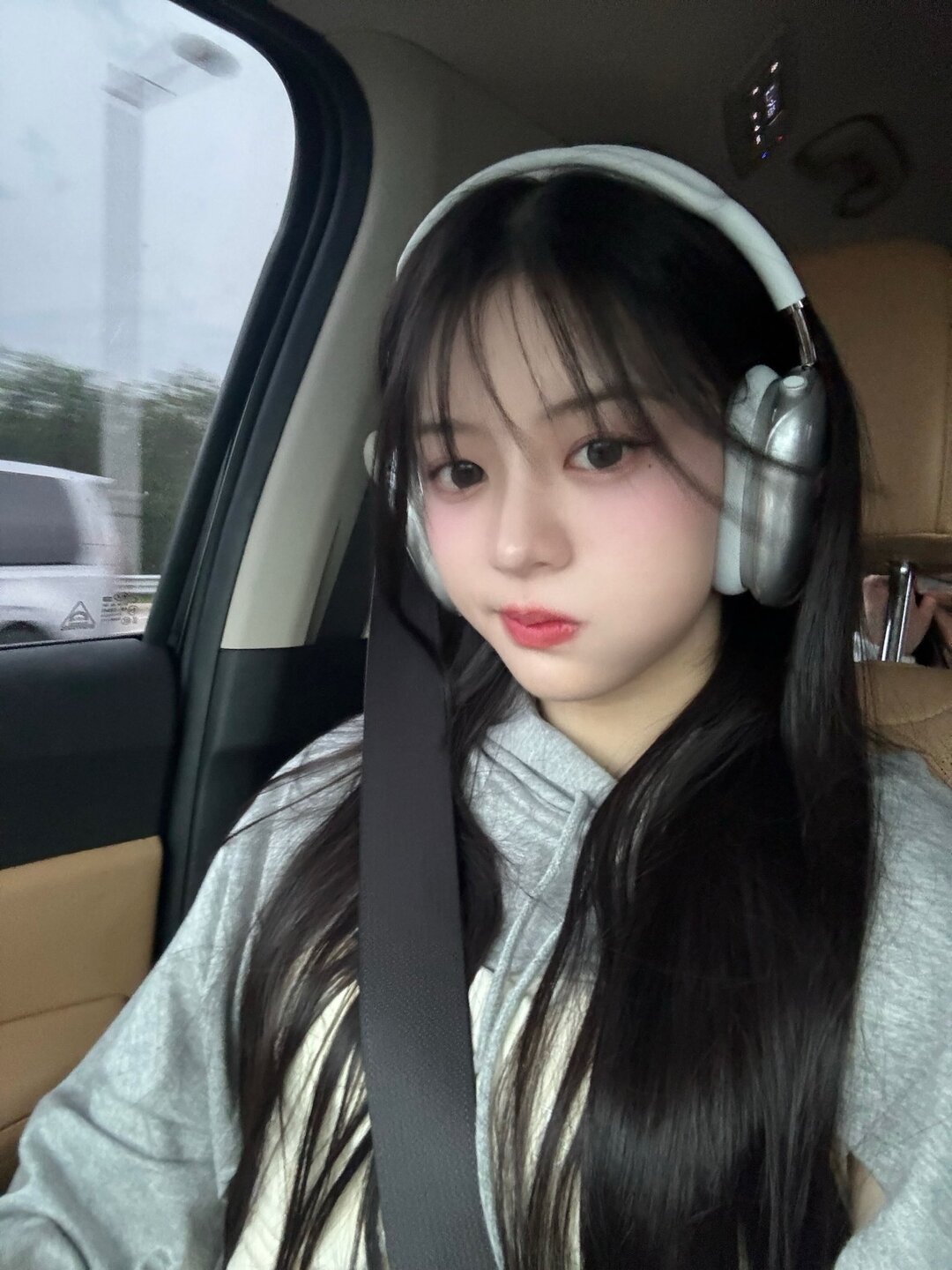 ILLIT 민주 아이돌 걸그룹 Kpop 여자아이돌 셀카