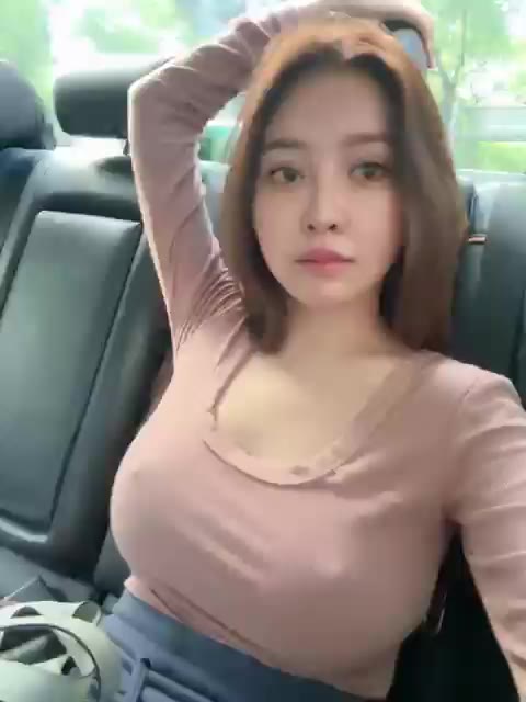 두골 낸시 모모랜드 자동차 뒷좌석 머리넘기기 미모 몸매 여신 움짤