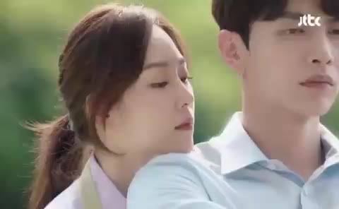 (심... 쿵♥) 살며시 이민기 뒤에 다가간 서현진 서현진 이민기 심쿵 백허그 뷰티 인사이드