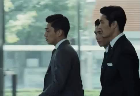 지나갑니다 유아인 베테랑