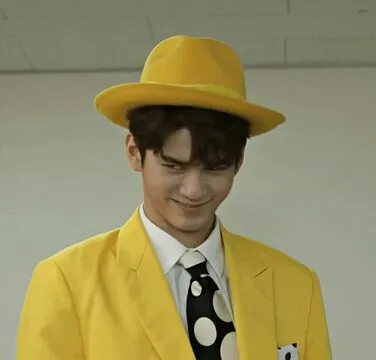 옹성우 노란 정장 페도라 썩소 비웃음 계획대로 거만 음흉