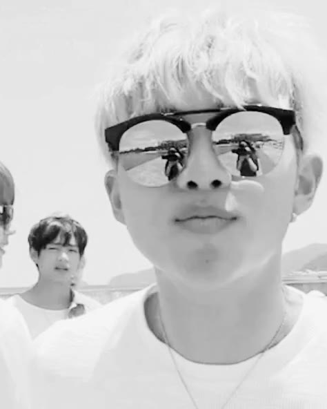 방탄 BTS 랩몬스터 뽀뽀