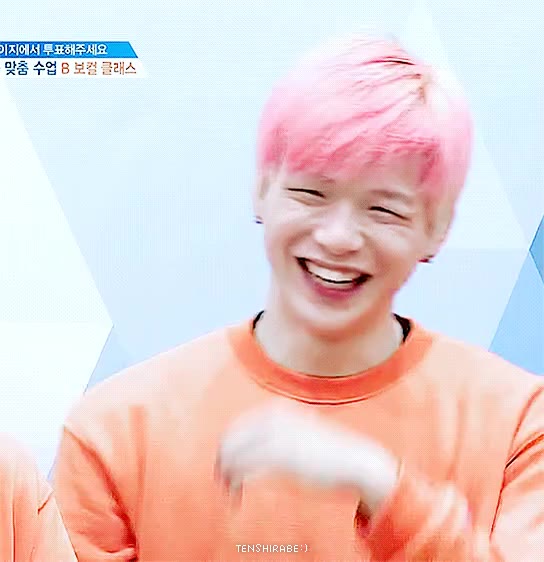 강다니엘 미소 좋아 워너원