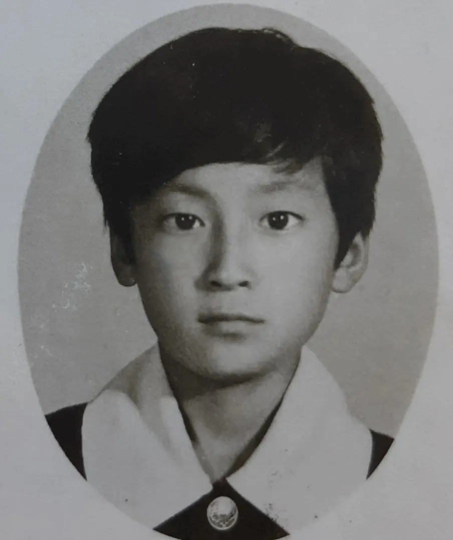 제거 이명박 어린시절 과거사진 흑백 졸업사진 정색 소년