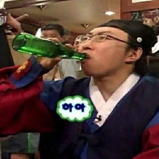 병나발 음료 들이키기 남자