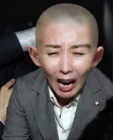나베 나경원 삭발 대머리 절규 소리지름 분노 고통 충격