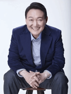 굥석열 윤석열 대통령 미소 웃음 밝음 흐뭇 행복 인자함 프로필 짤