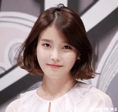 시선 훗 아이유 아이유 훗 아이컨택