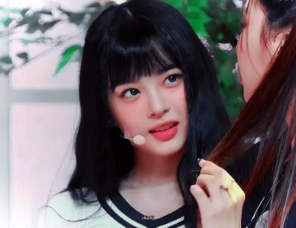 뉴진스 하니 머리카락 웃음 귀여움 깜찍 애교