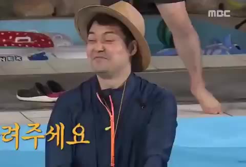 이게 바로 물 따귀(?)다!! 카리스마 나래 나 혼자 산다 전현무 얘뭐야