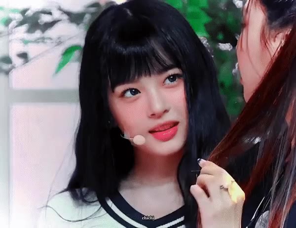 뉴진스 하니 머리카락 웃음 귀여움 깜찍 애교