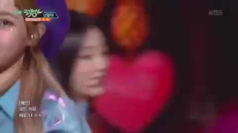 뮤직뱅크 다이아 기희현 무대 추락 방송사고 꽈당 레전드 실수 당황