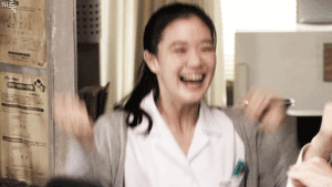 박수치며 좋아하는 여자 좋아 웃음 웃겨