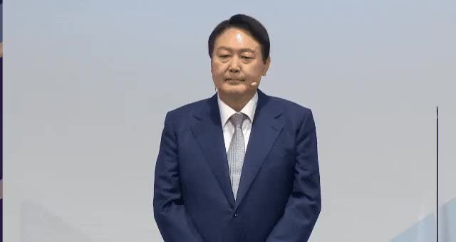 윤석열 침묵 상황대처 능력 망함 뻘쭘 모지리