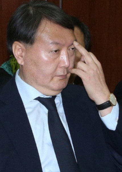 윤석렬 윤석열 손가락질 손으로 지적 윤짜장 검찰총장 손가락욕