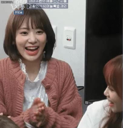 사쿠라... 아이즈원 사쿠라 애교 이상함 미야와키 같은애교