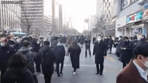 윤석열 NPC 어색 혼자 멀뚱 거리 대선 움짤