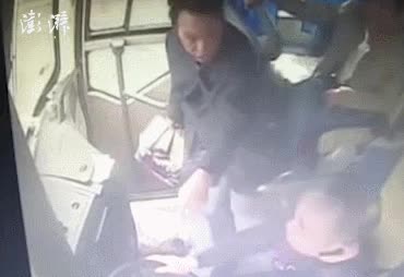 버스기사-폭행하던-남성-참교육 (1)
