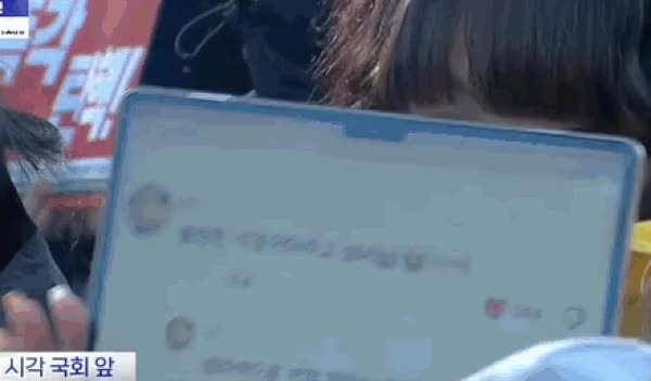 탄핵 시위 불쌍한 윤석열 안아주고 싶어 보라색으로 변할 때까지 목에 움짤