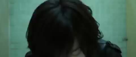 볼일중 한효주 감시자들 화장실