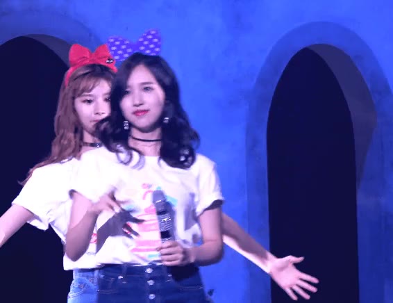 미나 사나 백허그 트와이스 깜짝