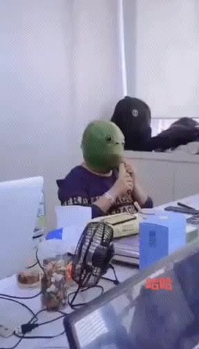 봤구나 앵무새 호러