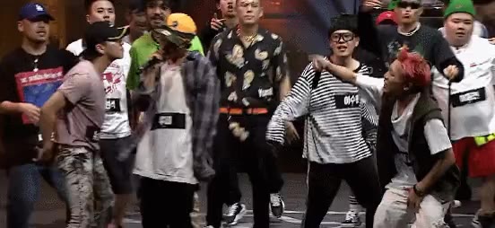 루피랩듣고 춤추는 스윙스ㅋㅋㅋㅋㅋ.gif 돈까스 스윙스 루피 쇼미더머니 들썩 어깨춤
