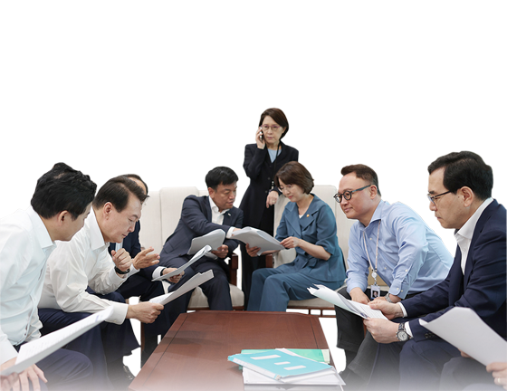 윤석열 회의 연출 설정 굥정부 합성