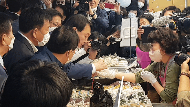 개새끼 윤석열 시장 방문 레전드 욕설 짤 상인 당황