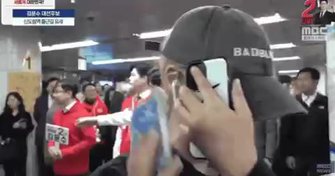 김문수 신도림역 지하철 유세 악수 무시 굴욕 머쓱 뻘쭘