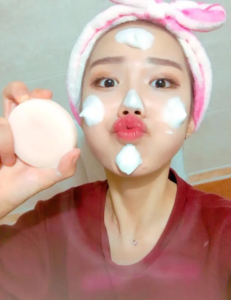 수지 세수 거품 헤어밴드 귀여움 깜찍 세안 셀카 비누